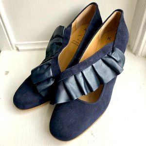 New Anthropologie KMB navy suede ruffle heels 39/8